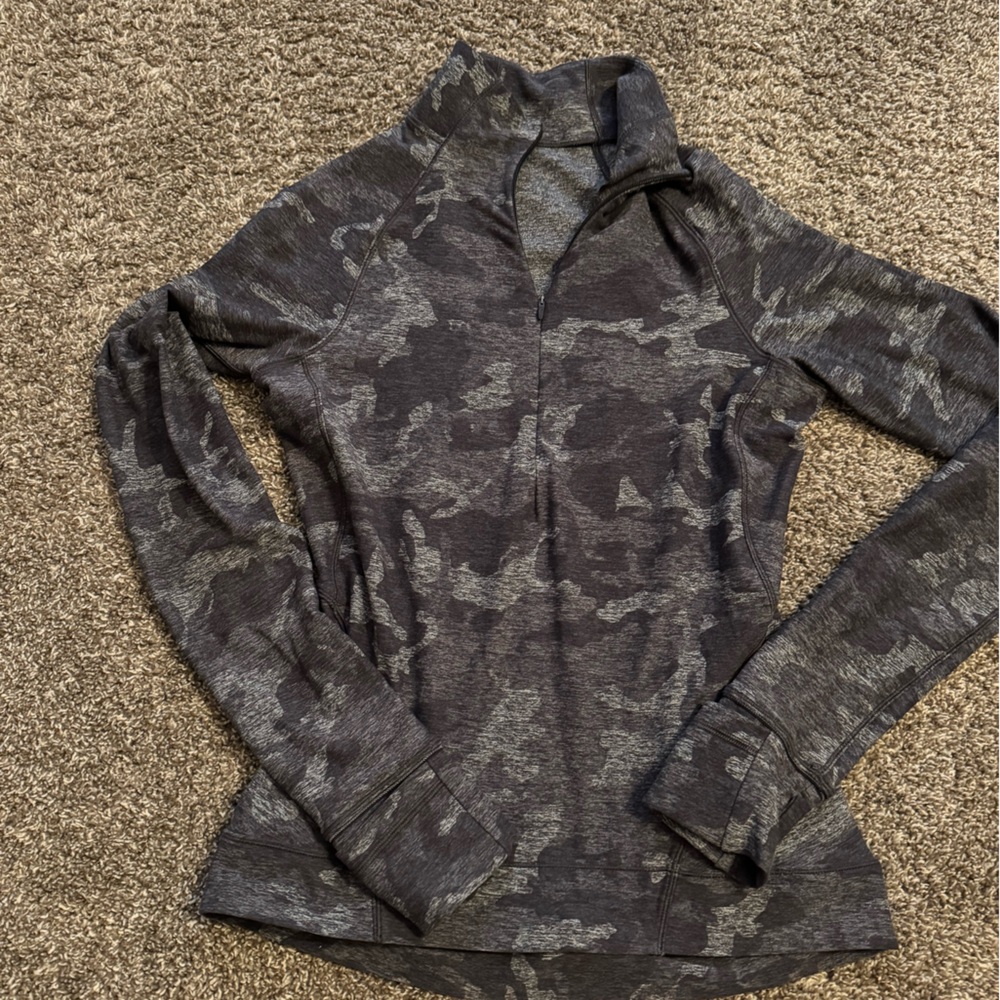 Lululemon Camo fitted sweatshirt